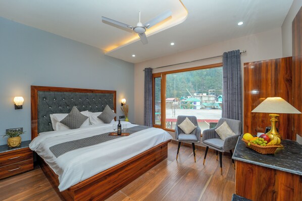 Deluxe Room, Balcony, City View