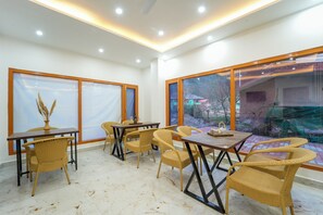 Restaurant - Kasol ArtHouse -The Treasure of Himalayas (Bhuntar)