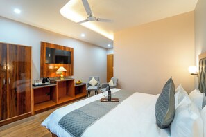 Deluxe Room, Balcony, City View | Premium bedding, free WiFi, bed sheets - Kasol ArtHouse -The Treasure of Himalayas (Bhuntar)