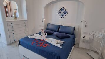 2 chambres, coffres-forts dans les chambres, bureau