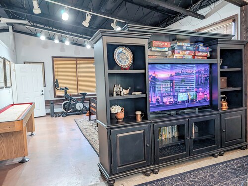 Perfect Family Escape: Playground, Fire Pit, Games & Boat Parking Near Kemah!