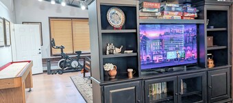 Perfect Family Escape: Playground, Fire Pit, Games & Boat Parking Near Kemah!