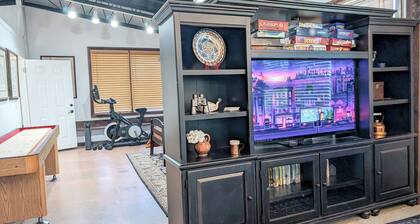 Perfect Family Escape: Playground, Fire Pit, Games & Boat Parking Near Kemah!