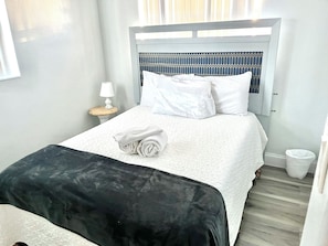 4 chambres, fer et planche à repasser, Wi-Fi, draps fournis