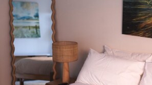 2 عدّة غرف نوم وواي فاي وملاءات أسرّة