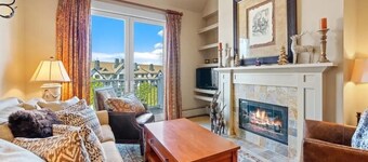 Beautifully renovated 2 bedroom condo in Stratton VT - walk to Village/Lifts!