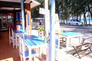 Outdoor dining - Pama Resort (Rayong City)