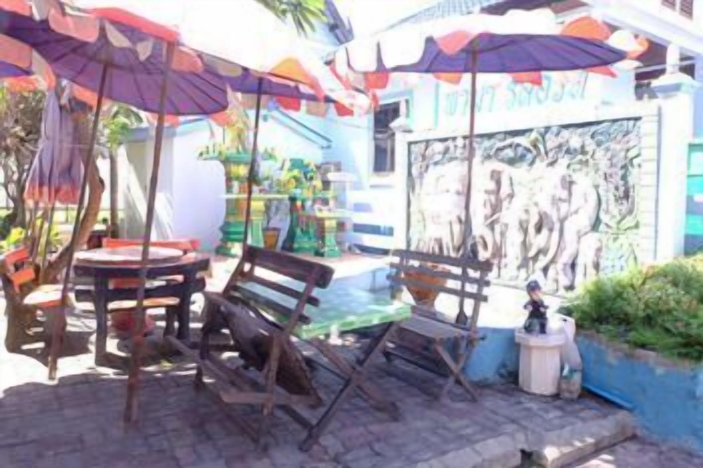 รับประทานอาหารกลางแจ้ง