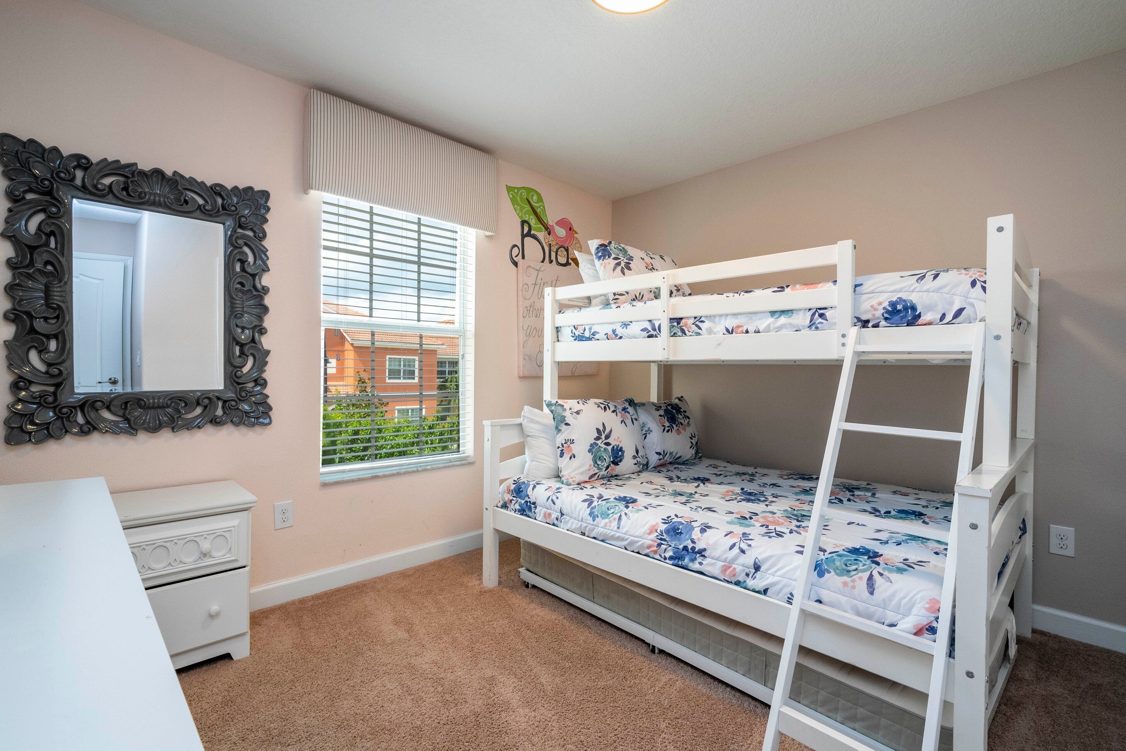 6 bedrooms, iron/ironing board, WiFi (free), bed sheets