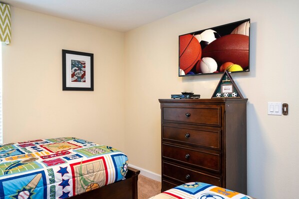 6 bedrooms, iron/ironing board, WiFi (free), bed sheets