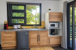 Fridge, microwave, coffee/tea maker, electric kettle