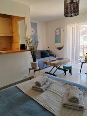 Interior - Nice studio Bandol, pedestrian street, 1min from the beaches, Clim (Bandol)