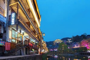 Unclassified image, 2 of 12, button - Phoenix Yue Slow River View Inn (Fenghuang County)