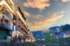 Unclassified image, 2 of 12, button - Phoenix Yue Slow River View Inn (Fenghuang County)