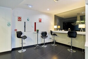 Reception - Hotel Barrio Húmedo by gaiarooms (León)