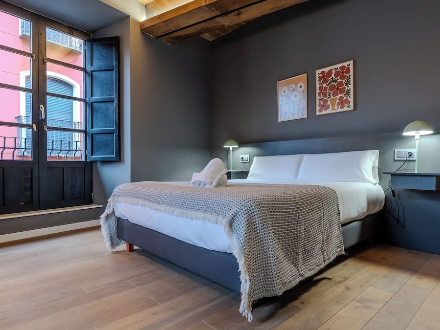 Double Room | Individually decorated, soundproofing, free WiFi, bed sheets