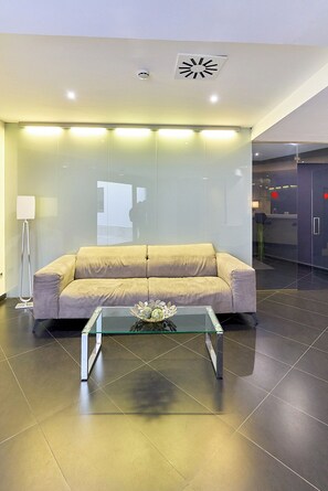 Reception - Hotel Barrio Húmedo by gaiarooms (León)