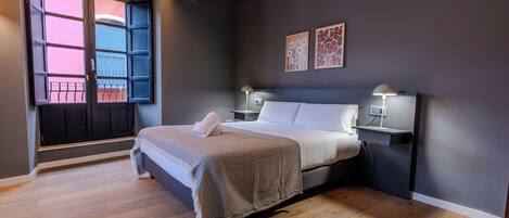 Double Room | Individually decorated, soundproofing, free WiFi, bed sheets