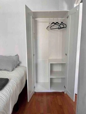 1 habitación, wifi y ropa de cama