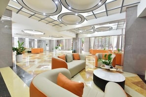 Lobby lounge - Wangfu Hot Spring Hotel (Jinghong)