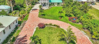 Charming 3-bedroom house in fabulous Jensen Beach with AC, WiFi