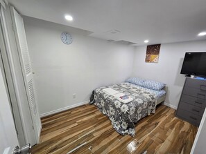 1 makuuhuone, silitysrauta/-lauta, Wi-Fi, vuodevaatteet