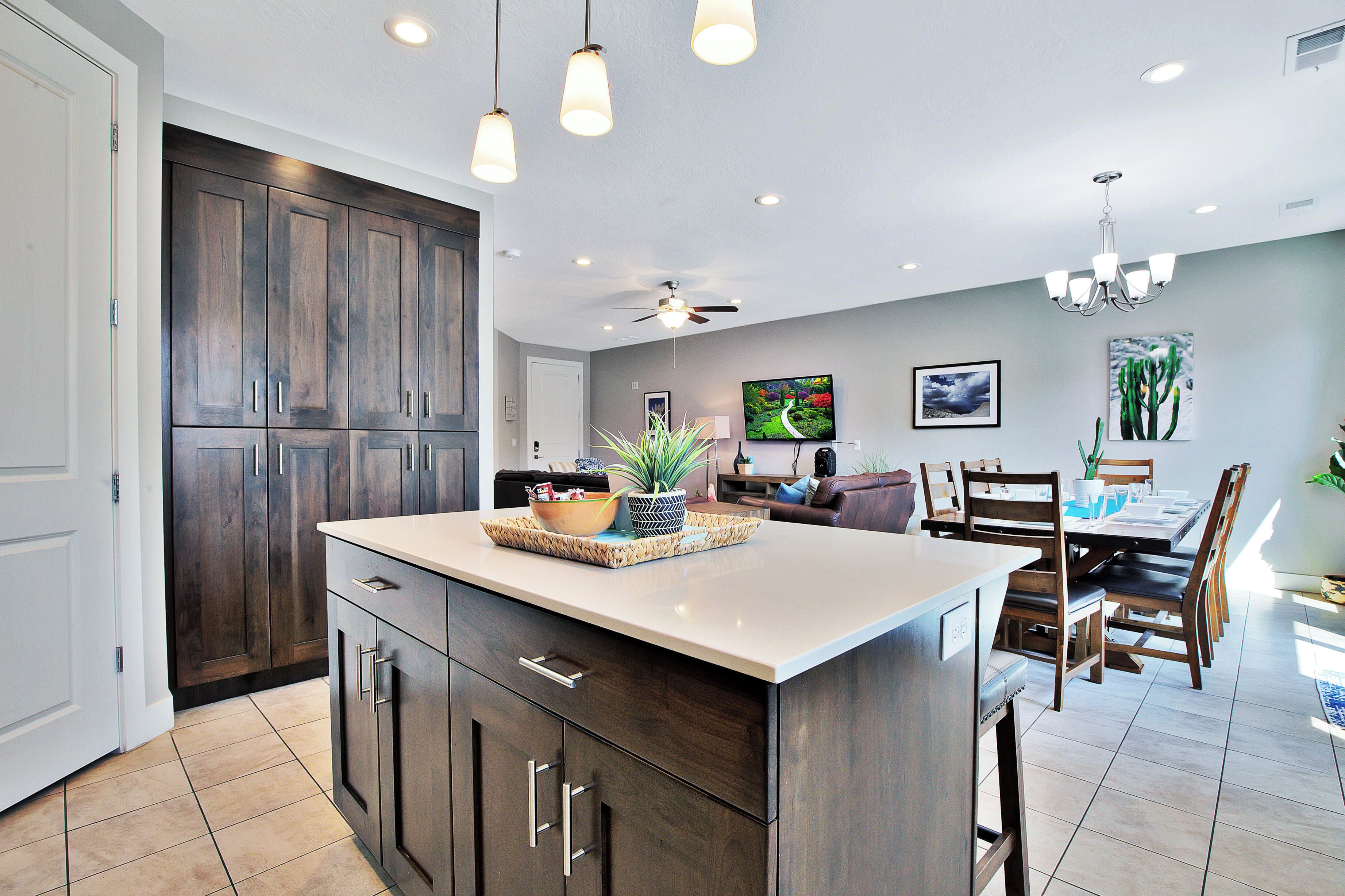 Luxury House, Mountain View | Private kitchen | Full-size fridge, microwave, oven, stovetop