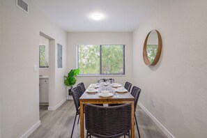 Apartment, 2 Bedrooms | In-room dining