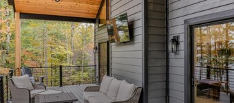 Luxury northwoods lakeside getaway perfect for groups 