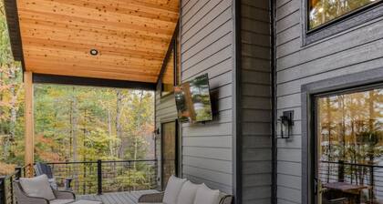 Luxury northwoods lakeside getaway perfect for groups