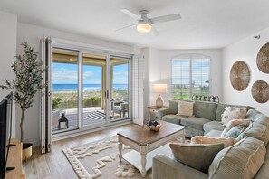 公寓客房, 多張床 (Beach Colony West 1C) | 起居區 | 電視