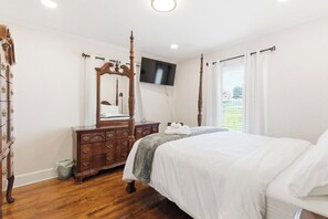 3 soverom, strykejern/-brett, wi-fi og sengetøy