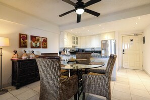 Private kitchen - A-405 Enjoy Your Vacation In This Beautiful Condominium! (Cabo San Lucas)