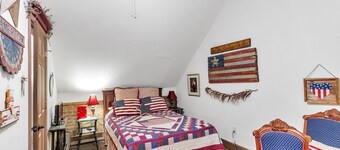 NEW LISTING! America Room by Main Street Bed & Breakfast