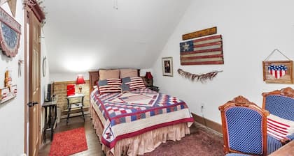 NEW LISTING! America Room by Main Street Bed & Breakfast