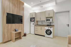 Fridge, microwave, oven, stovetop - karam suite (Riyadh)