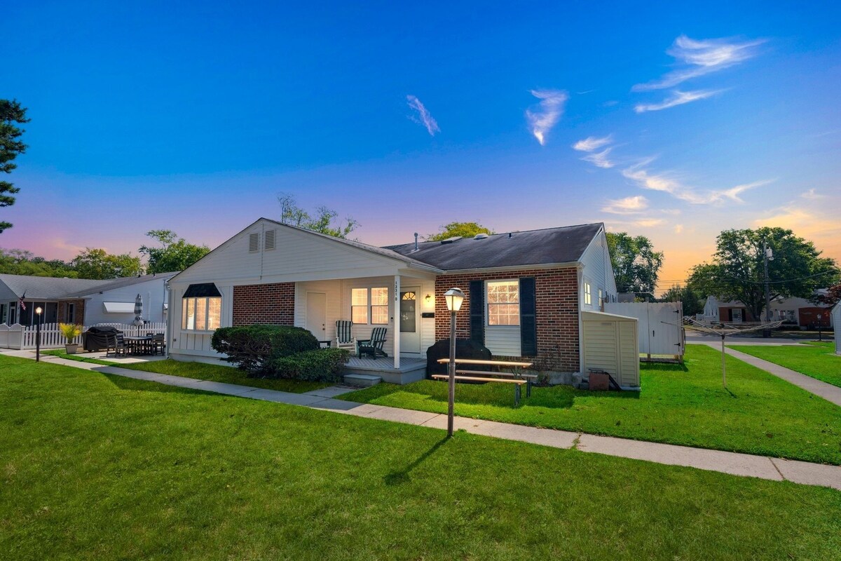 NEW LISTING! Cozy 2BR Condo - Beachside Bliss with Yard Space