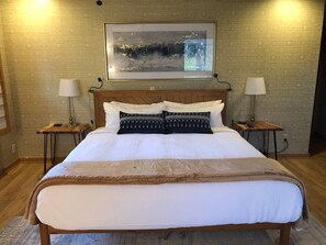 4 bedrooms, desk, iron/ironing board, free WiFi