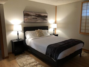 4 bedrooms, desk, iron/ironing board, free WiFi