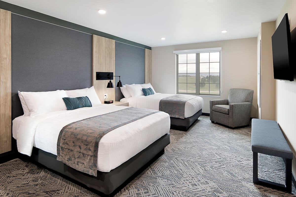 Suite, 2 Tempat Tidur Queen, balkon | Seprai linen