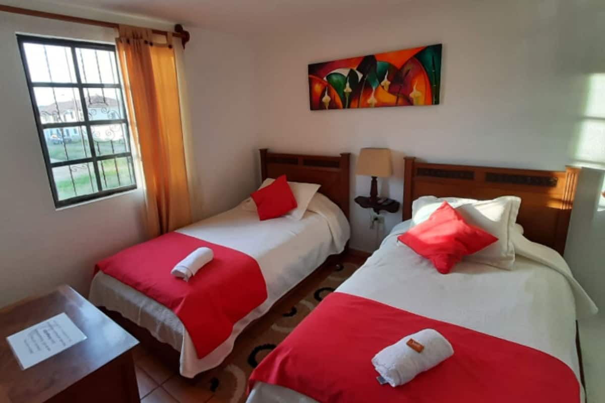 6 Schlafzimmer, hochwertige Bettwaren, Daunenbettdecken