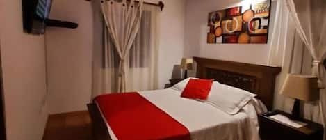 6 Schlafzimmer, hochwertige Bettwaren, Daunenbettdecken