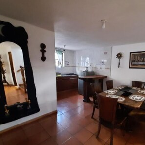 43-inch LCD TV with cable channels - ApartaHotel El Refugio de Maria (Villa de Leyva)