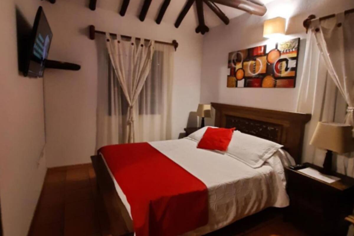 Ropa de cama de alta calidad, edredones de plumas, wifi gratis