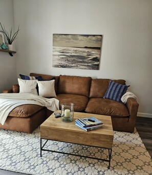 Smart TV - Shoreline Place. 3BR Townhome 
3.7 miles to Wrightsville Beach. (Wilmington)