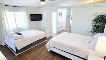 3 Schlafzimmer, Schreibtisch, Bügeleisen/Bügelbrett, Reisekinderbett