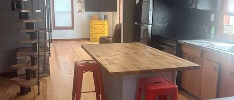 Micro-ondes, four, plaque de cuisson, lave-vaisselle