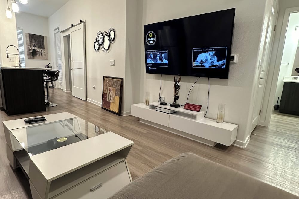 Luxury 1 bd Private Apartment