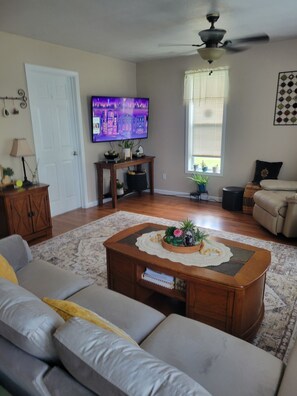 Smart TV, DVD player