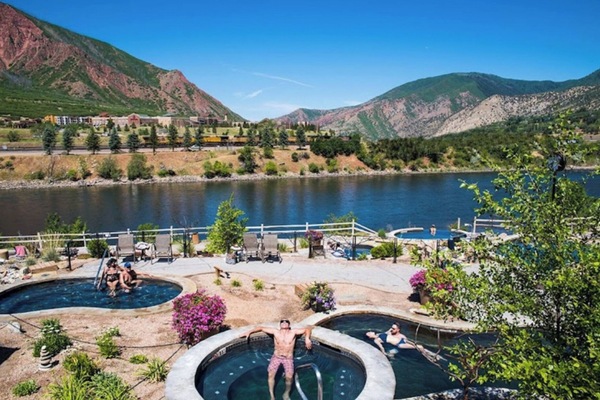 المنطقة المحيطة بالمنشأة